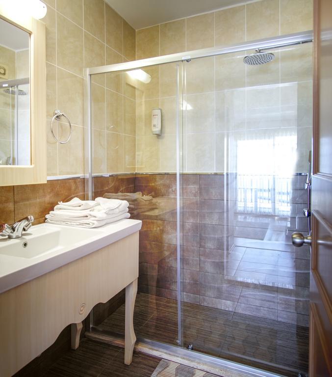 Seaview Suite Hotel 쿠사다시 객실 사진